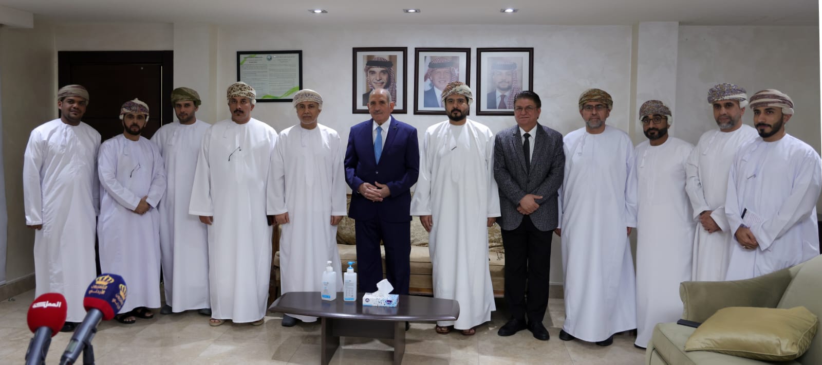 Al-Dhanibat discusses joint cooperation with the Omani Minister of Commerce, Industry and Investment Promotion