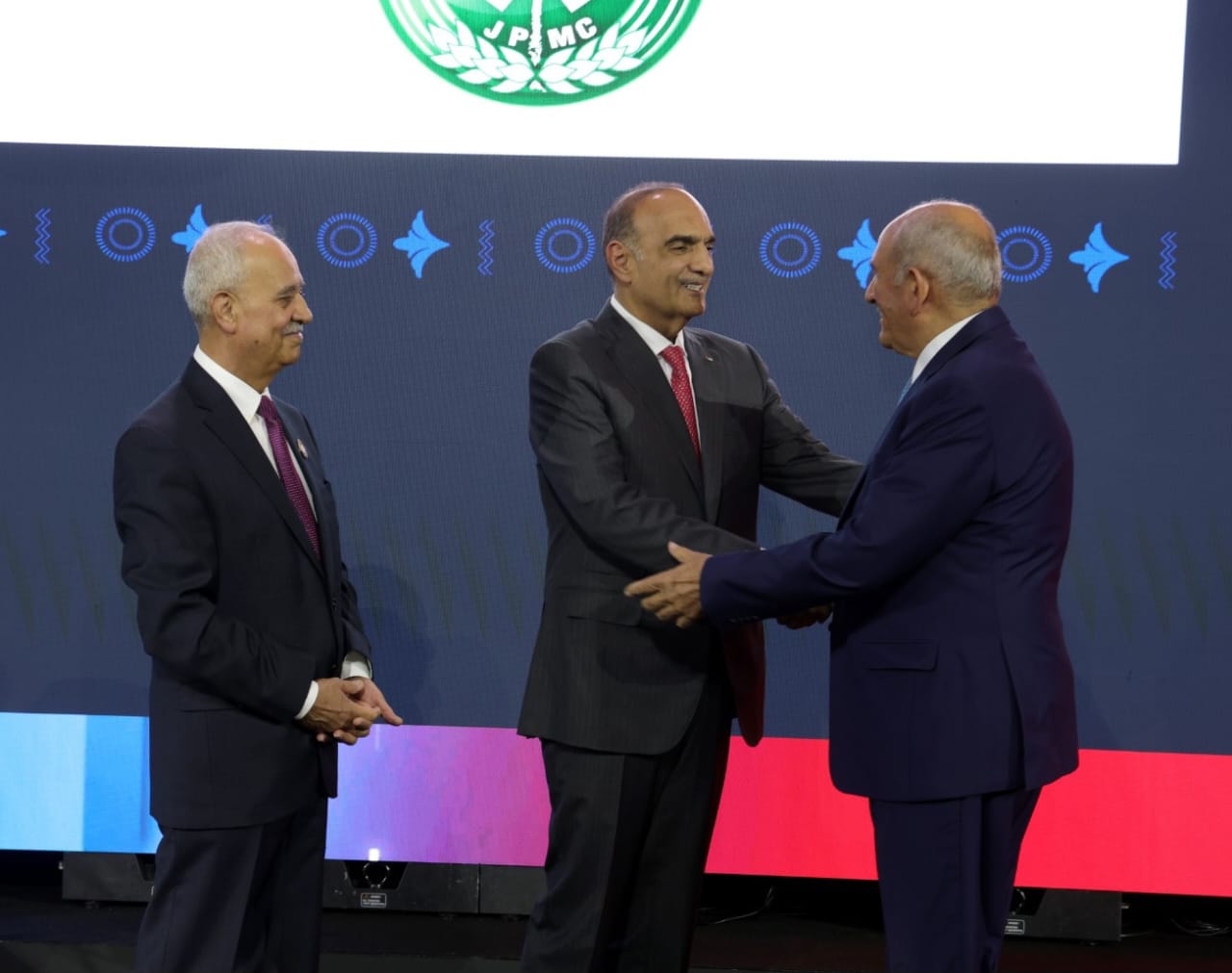 The Prime Minister honors the Jordan Phosphate Mines Company during the Operators' Pioneers Celebration