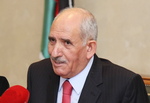 الذنيبات يقرر وقف التعيينات والتنقلات والترفيعات في شركة الفوسفات