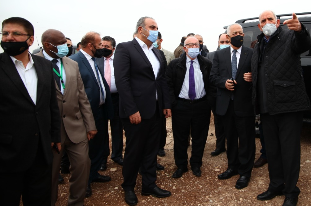 Al-Issawi inspects the implementation stages of the phosphate hills rehabilitation project in Russeifa
