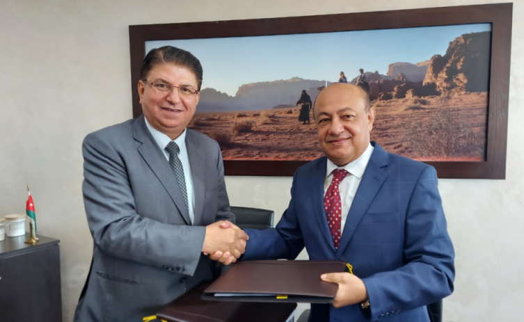 An agreement has been signed between the JPMC and Wahaj Investment Company to use concentrated solar power technology at the Shidiya mine.