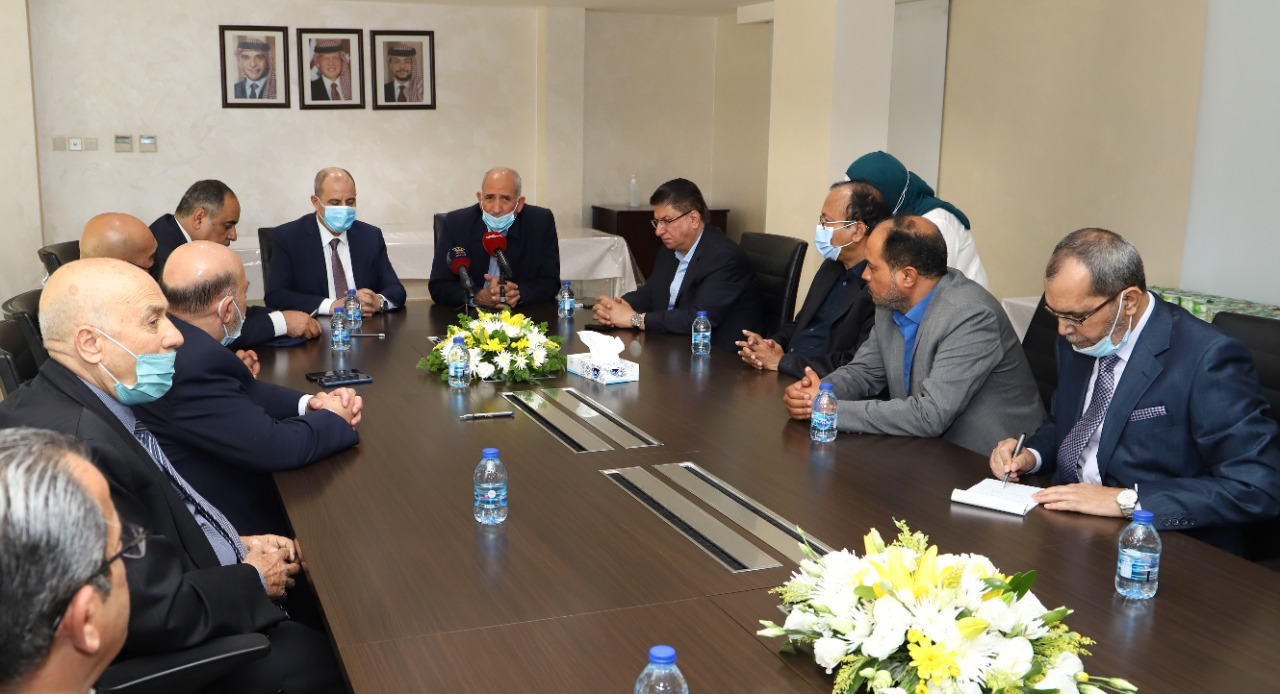 Under the sponsorship of the Minister of Labor, collective labor agreements were signed between the JPMC and the Mining and Extraction Workers Union.